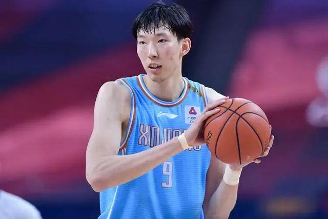 包含亚洲篮球巨星传闻未来去向，球迷热议不休的词条