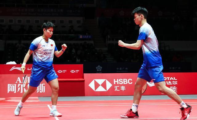 包含韩国羽毛球队鏖战日本羽毛球队，安赛龙制霸全场的词条